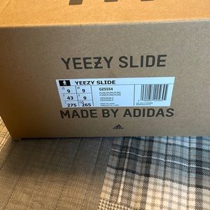 Yeezy Slides Men size 9 — Pure
